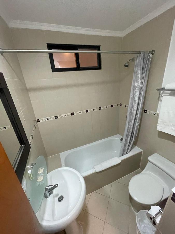 Hotel Plaza Monte Carlo グアヤキル エクステリア 写真